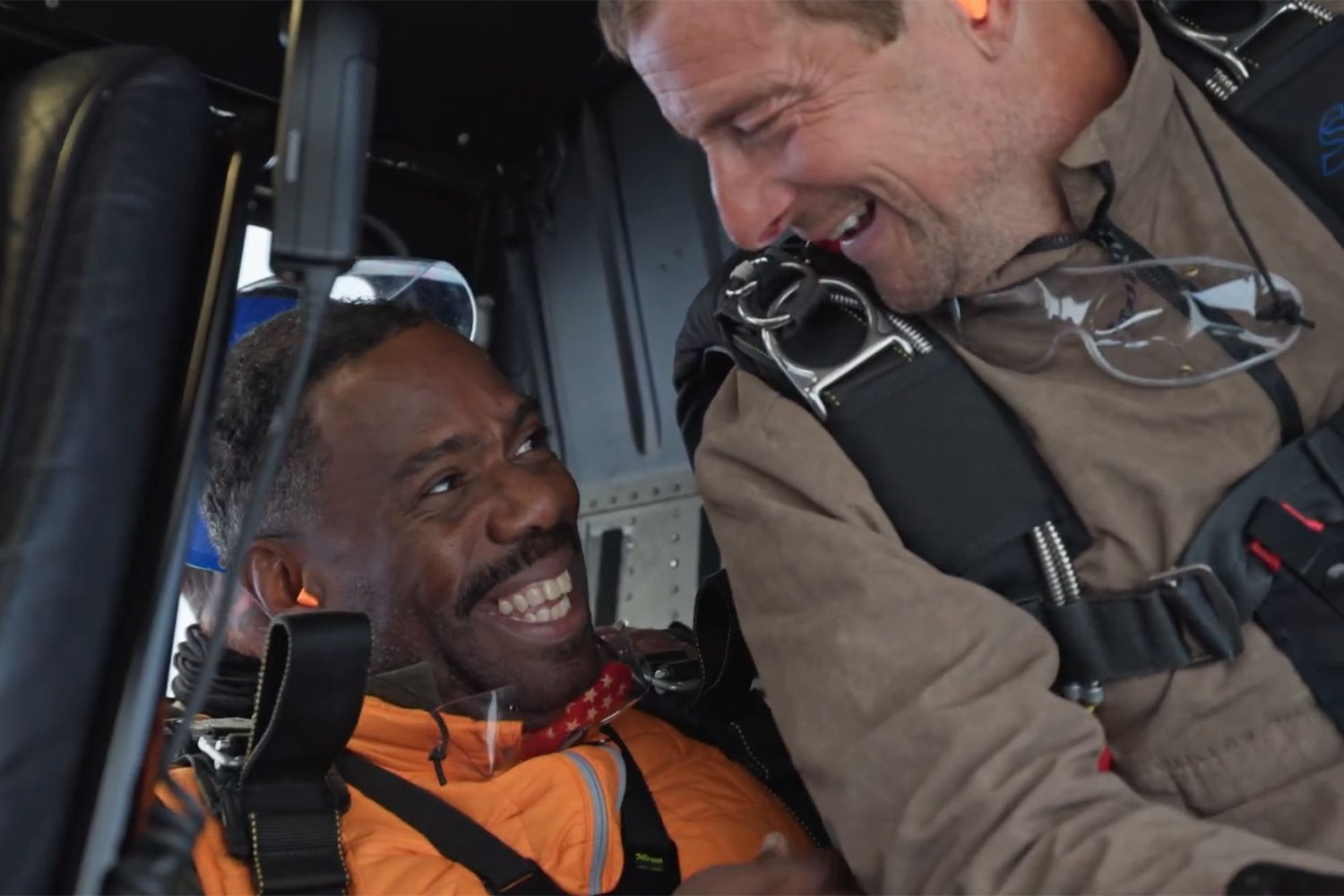 Colman Domingo et Bear Grylls dans le dernier épisode de la saison de « Bear Grylls Is Running Wild ». Reality Club / FOX